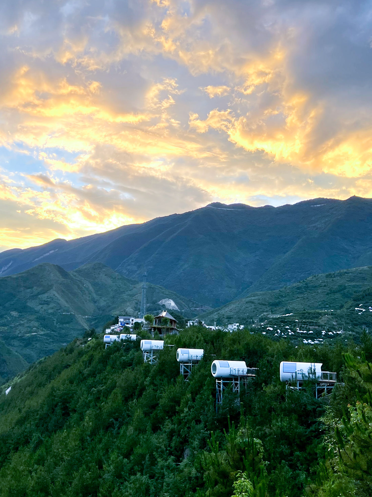 巫山权发悬崖旅居